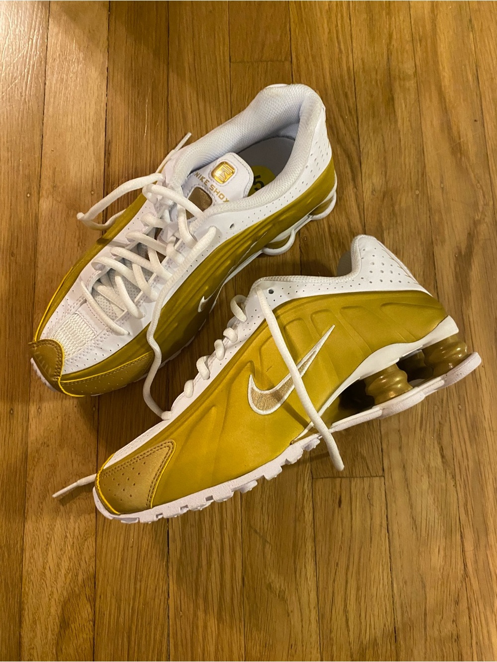 NEW Nike Shox R4 White Gold Womens New Casual Classic